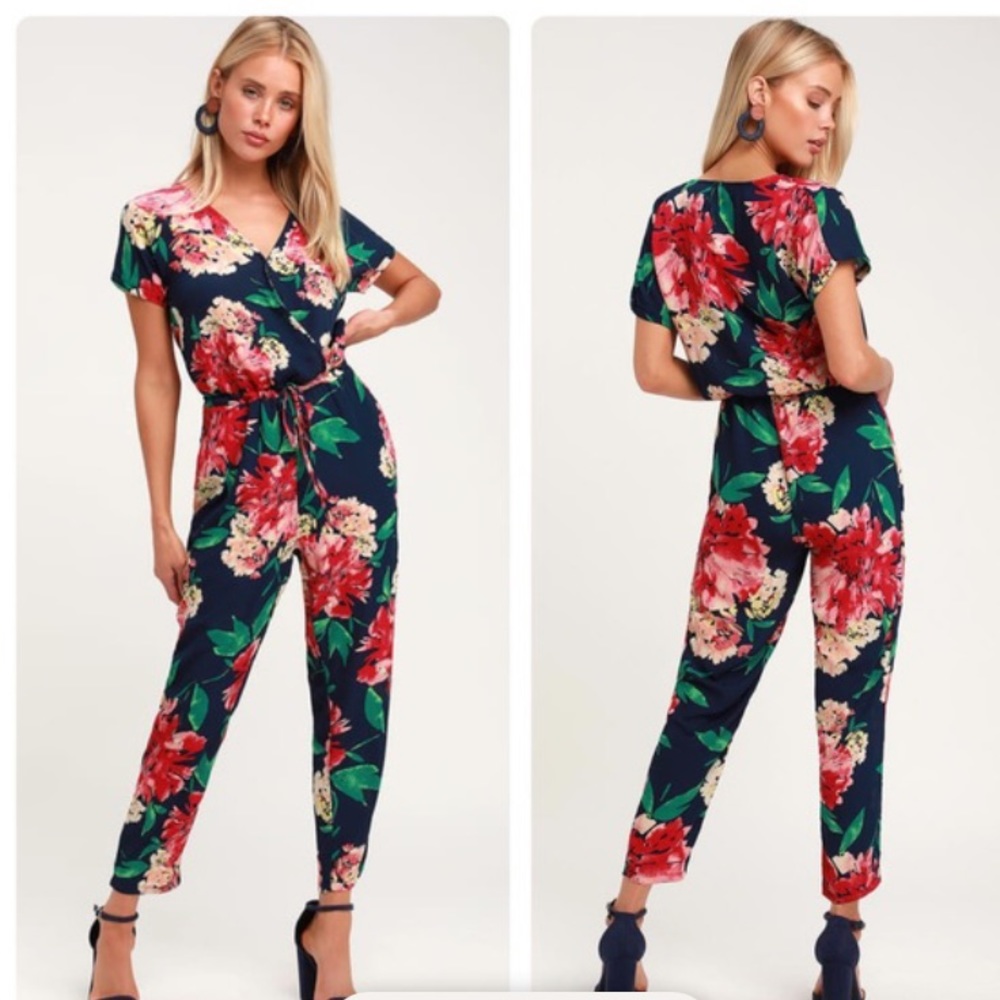 EUC Lulu’s Successful Statice Floral Jumpsuit